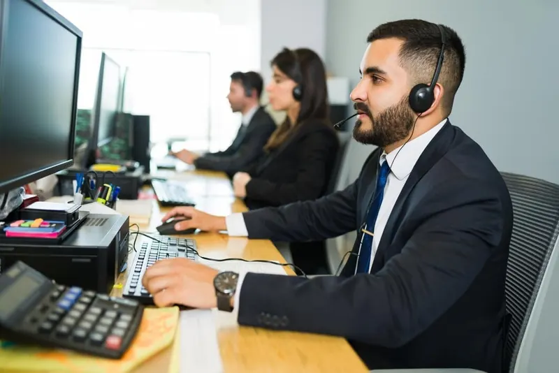 Customer centre agent helping a new customer by phone